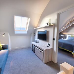 One-Bedroom King Suite